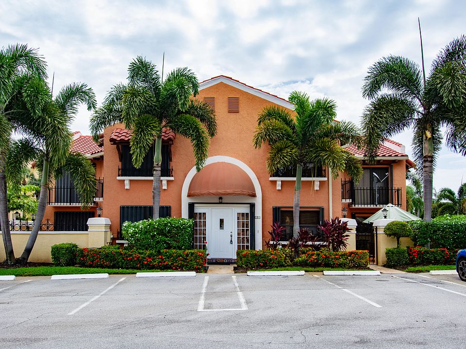 1st image of 21 Uno Lago Dr