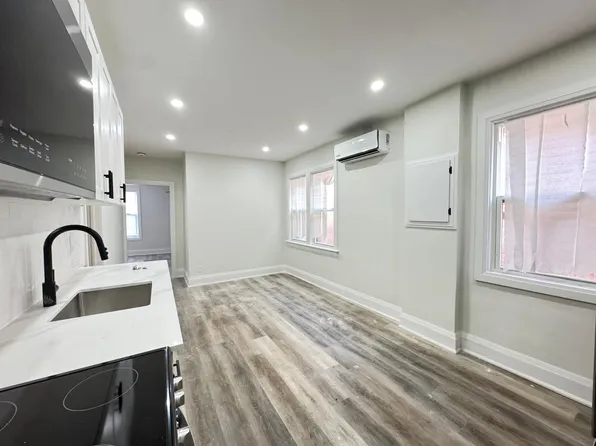 656 Main St E #5, Hamilton, ON L8M 1J8
