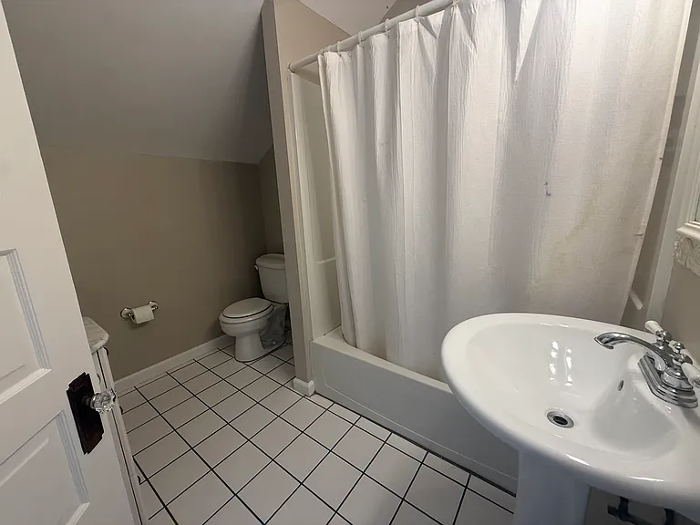 1013 Delta Ave — Photo 12