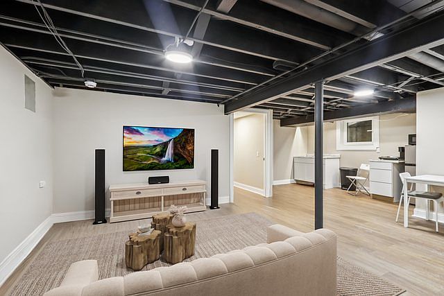 2nd image of 624 Prairie Ave