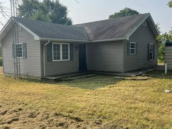 406 Utterback St, Vandalia, MO 63382