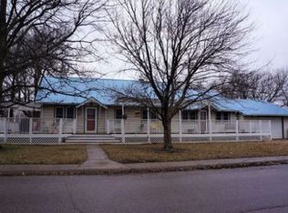 103 N Randall St, Mount Hope, KS 67108