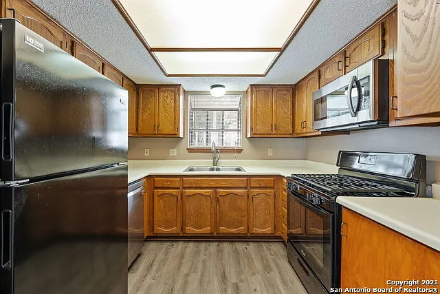 6406 Brook Cv — Photo 10