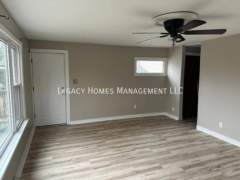 962 Lakeview Dr — Photo 9