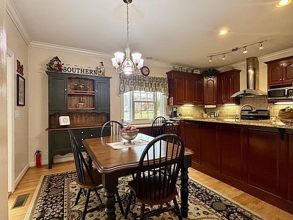 21st image of 498 Dearman St