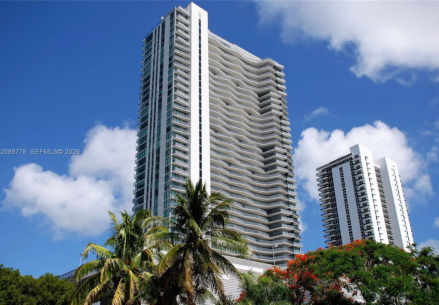 Icon Bay Condo — Photo 1