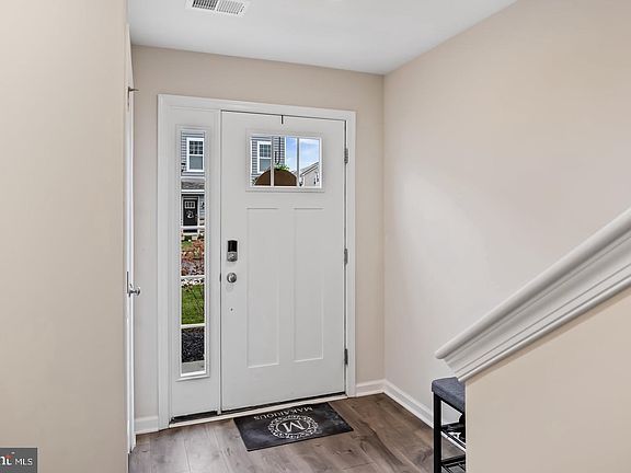 4th image of 12 Venice Ln