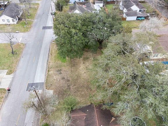 2nd image of 409 E Gulf St