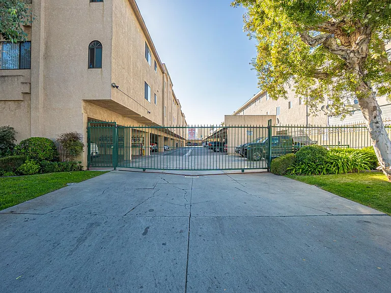 Courtyard — Photo 19