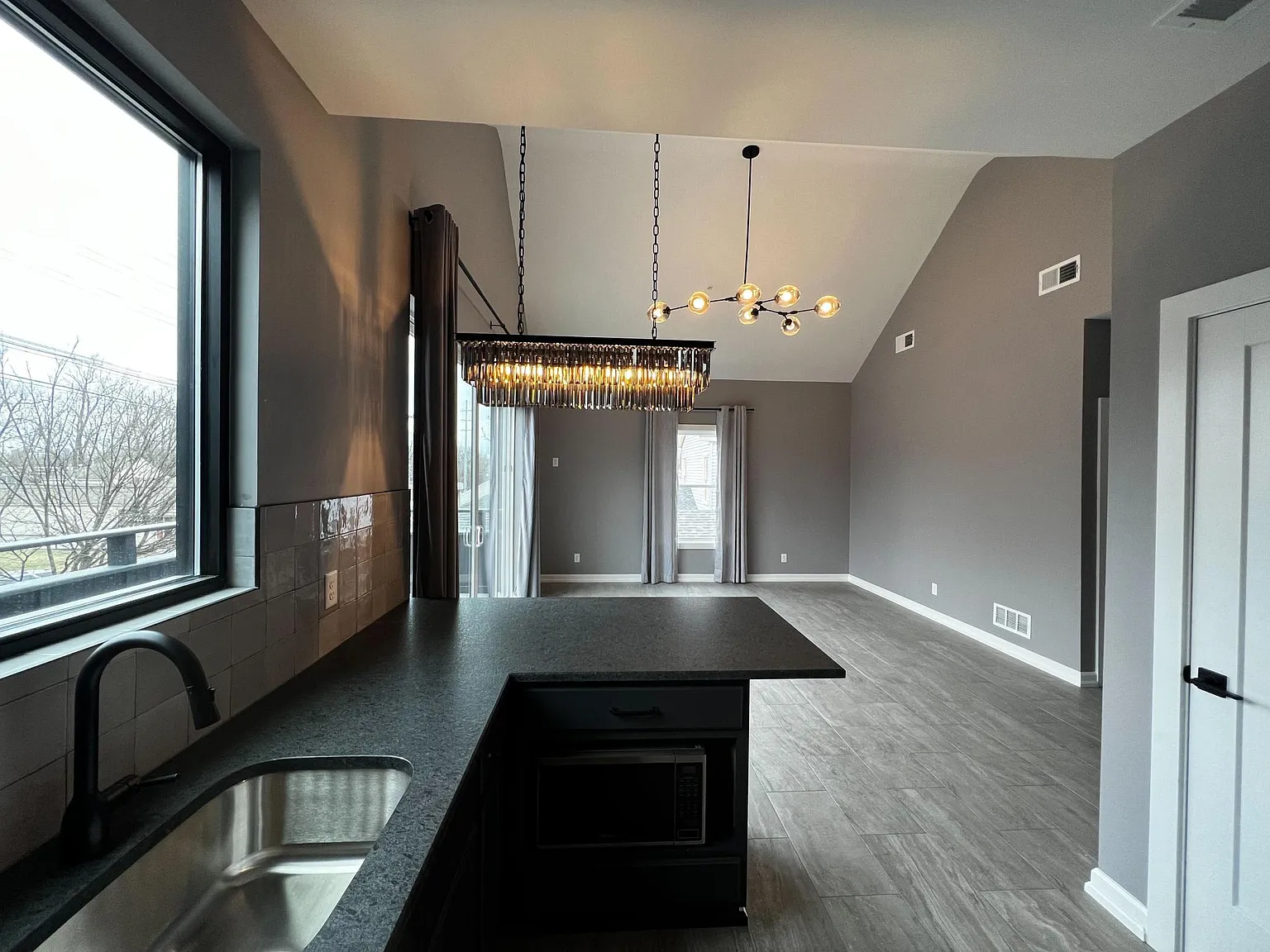 2 bed, 1180 sqft, $2,950 — Photo 3