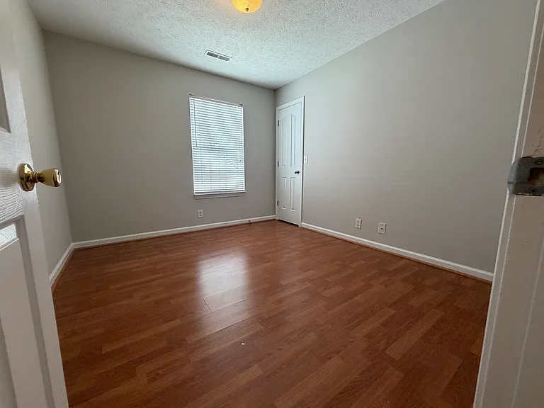 1217 Eastwoods Dr — Photo 12