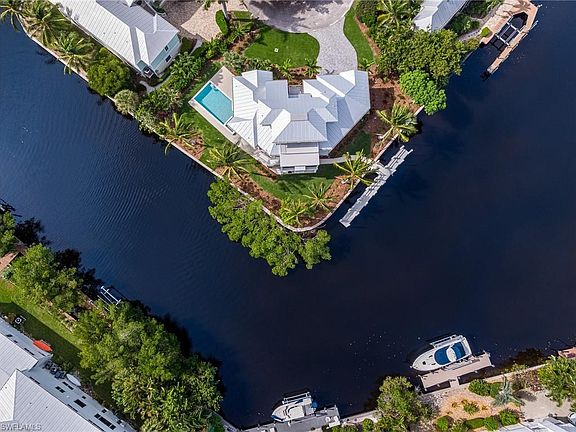 3rd image of 1718 Jewel Box Dr