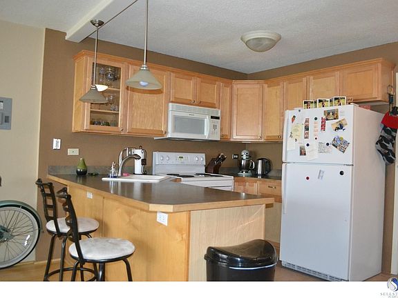 5th image of 909 Logan St #5H