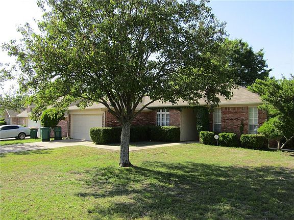 4th image of 201 Oak Meadow Ln