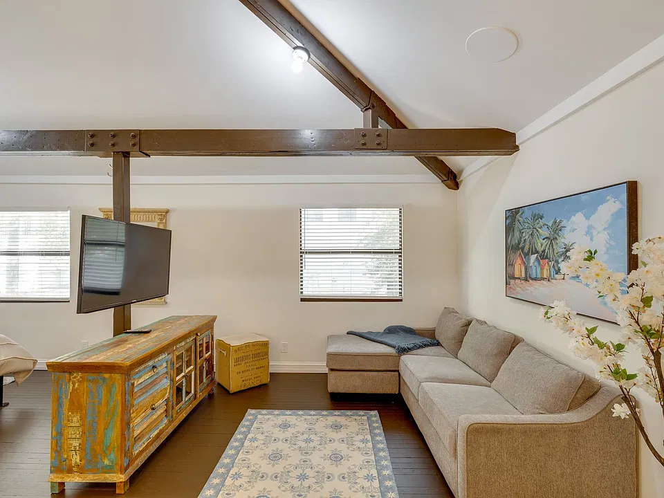 211 S Olive Ave