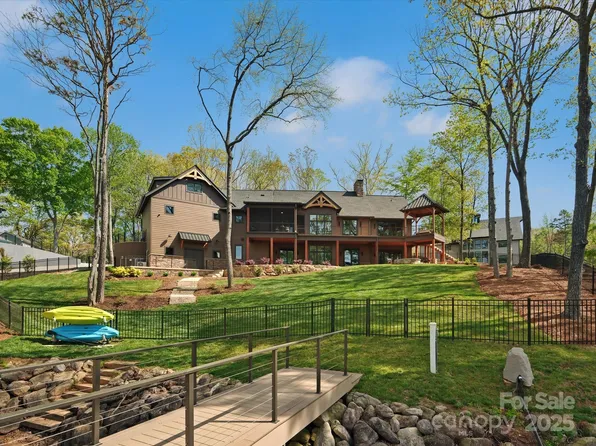 111 Milledge Dr, Mooresville, NC 28117