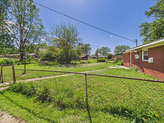 3rd image of 915 Hattie Dr