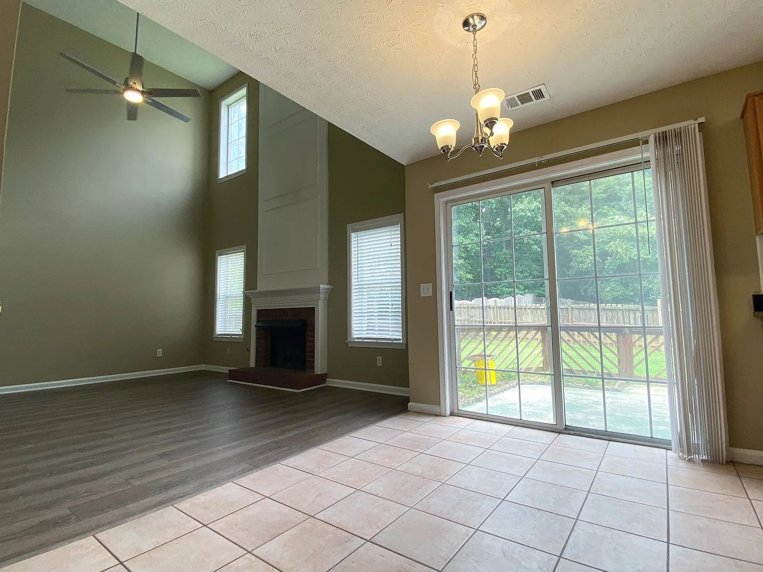 3 bed, 2.5 bath, 2140 sqft, $2,298 — Photo 4