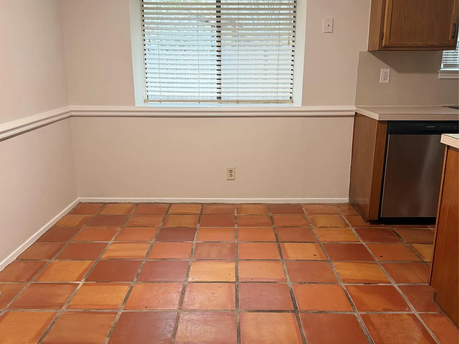 3 bed, 2.0 bath, 1812 sqft, $2,000 — Photo 4