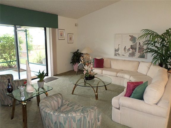 3rd image of 801 SE Damask Ave