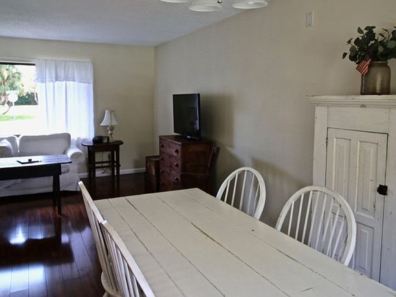 3rd image of 2858 Conyers Ct