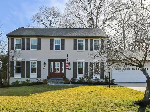 8303 Crown Court Rd, Alexandria, VA 22308