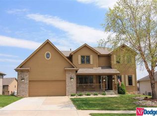 125 S Fall Creek Rd, Papillion, NE 68133