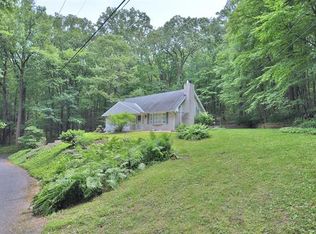 98 Chestnut Hill Rd, Emmaus, PA 18049