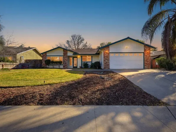 831 Redwood Ln, Lemoore, CA 93245