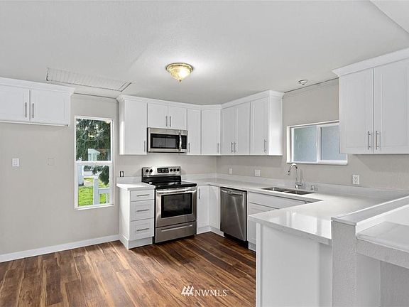 5th image of 230 Meadow Ave N