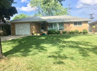 4042 N 93rd St, Wauwatosa, WI 53222