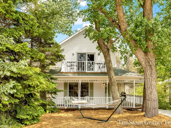 19022 N Shore Dr, Spring Lake, MI 49456