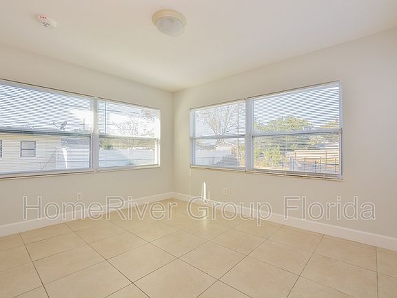 5th image of 2111 Beatrice Dr