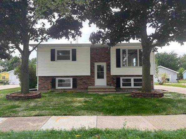 1135 Greenfield Trl, Oshkosh, WI 54904