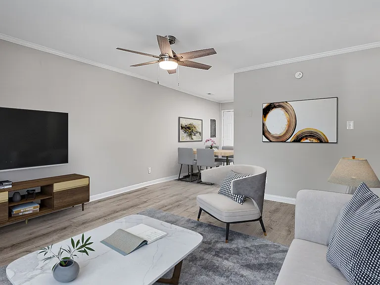 1302 E King St — Photo 16