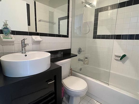 5th image of 1521 Lenox Ave APT 207