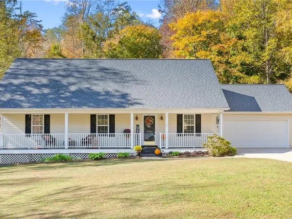 7905 Daltonshire Dr, Oak Ridge, NC 27310