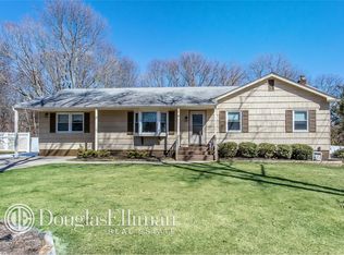 9 Danbury Ave, Patchogue, NY 11772