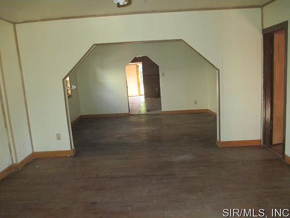 3rd image of 3104 E 23rd St