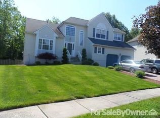 19 Alexis Ln, Edison, NJ 08820