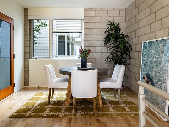2nd image of 3450 Cahuenga Blvd W #405A