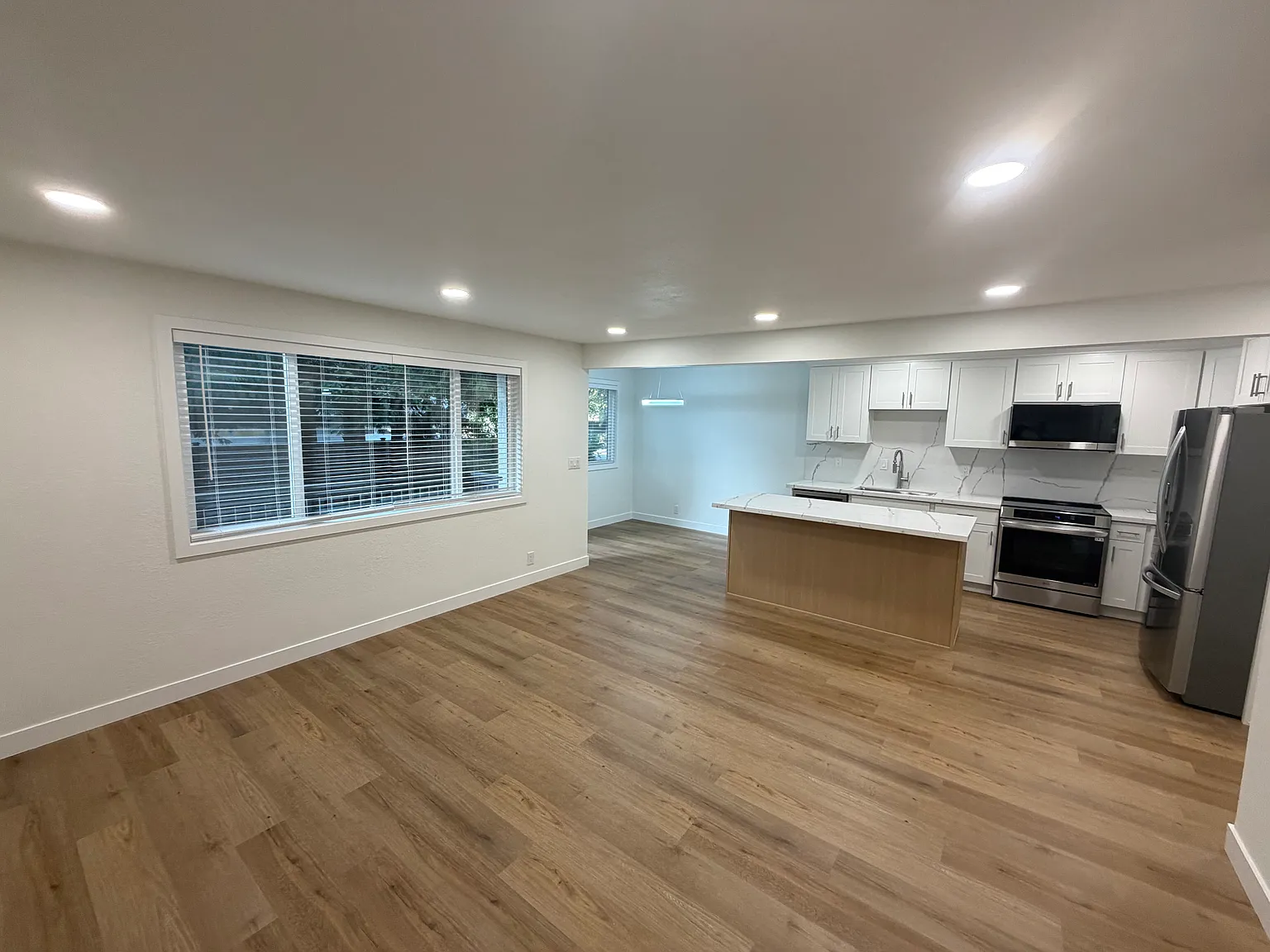 2 bed, 1040 sqft, $2,750 — Photo 2