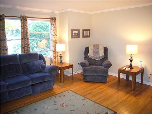 Spacious Living Room w/Hardwoods