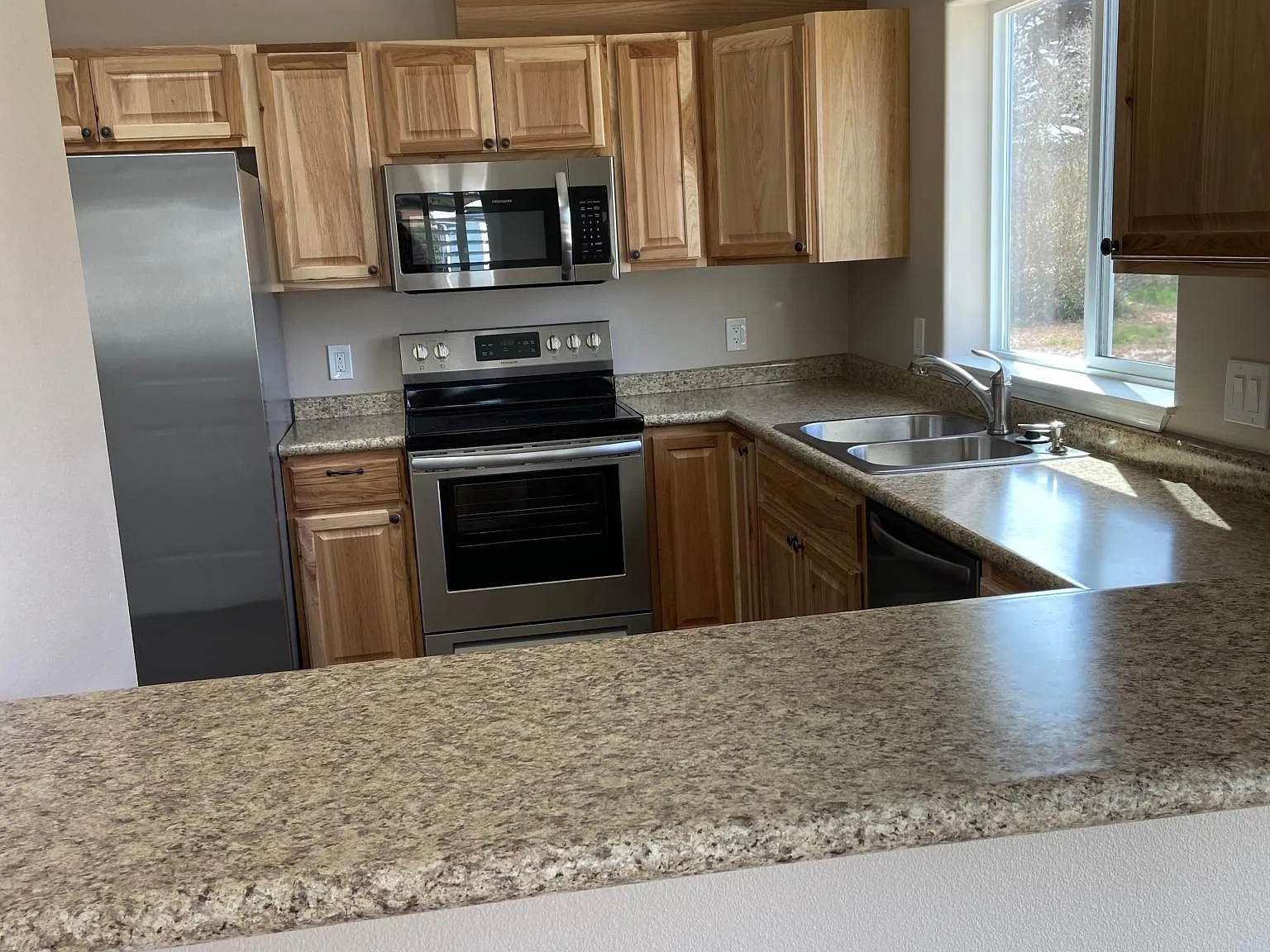 2 bed, 1151 sqft, $2,100 — Photo 2