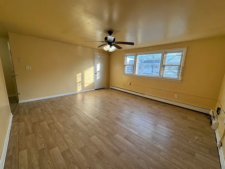 90 Roosevelt Ave #2 — Photo 4
