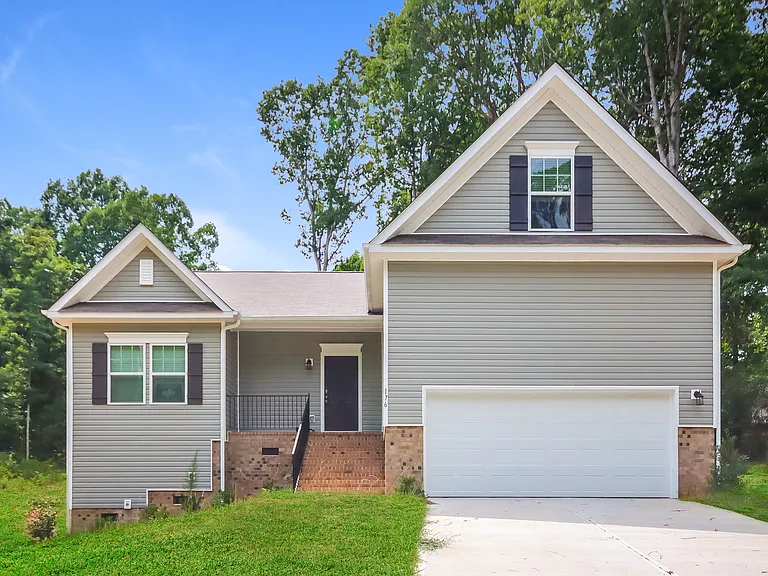 176 Nottingham Cir — Photo 1