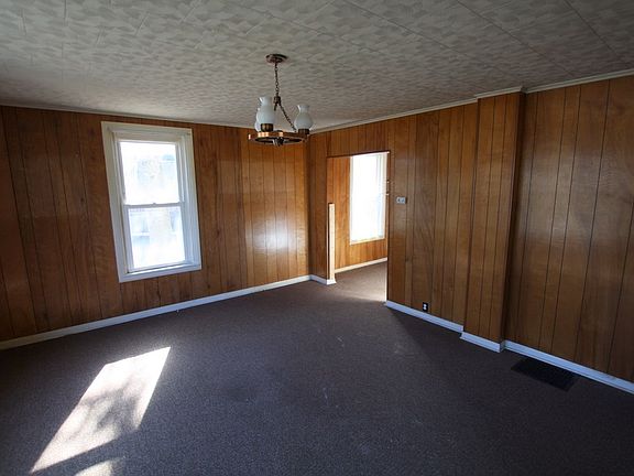 3rd image of 106 William St