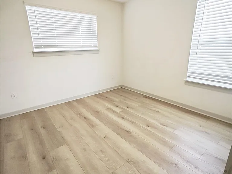 10705 Meris Ln — Photo 13