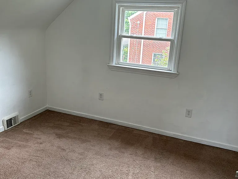 1166 Logan Rd — Photo 10