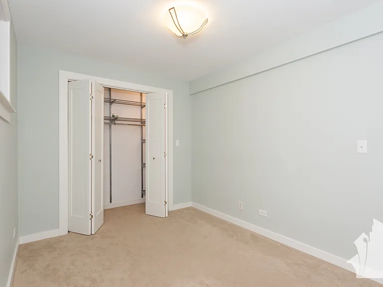 815 W Newport Ave #1R — Photo 18